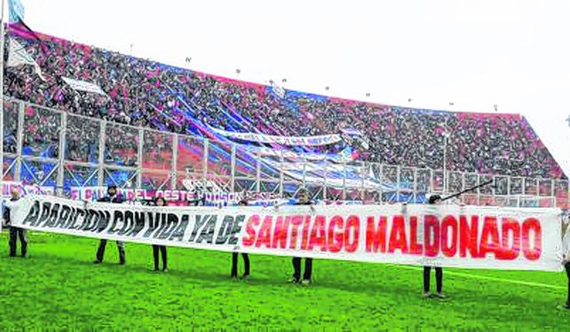 reclamo. La pancarta vista en el Gasómetro