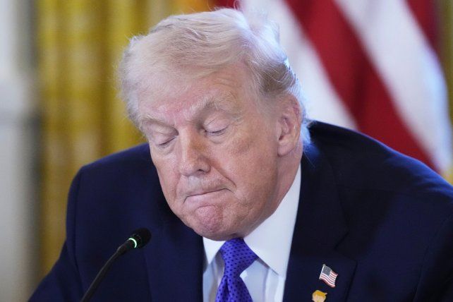Trump advierte a Cuba que no le llegará más petróleo venezolano