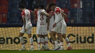Huracán pegó primero y ganó tres puntos.