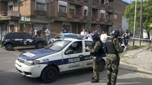 Tomó de rehenes por casi seis horas a su ex mujer e hijastra y las mató