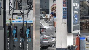 YPF volvió a aumentar los combustibles en Santa Fe: cuánto cuesta llenar el tanque este viernes