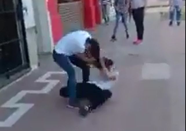 Imagen de la brutal pelea.
