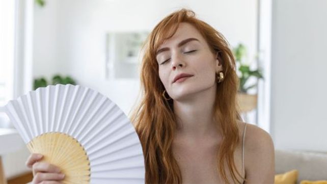 Mujer con calor extremo