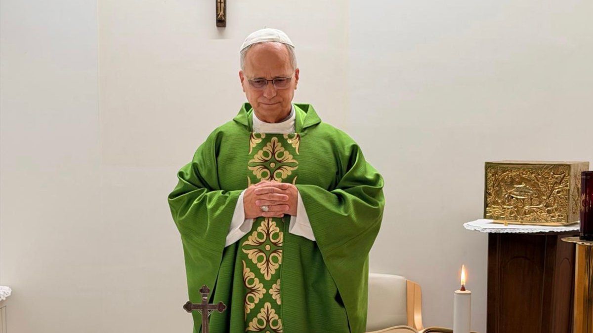 El Papa León XIV recibió el alta para retirarse del hospital tras la cirugía por cáncer