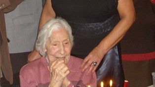 Una abuela cumplió 100 años en Pérez y al festejo familiar asistió hasta el intendente