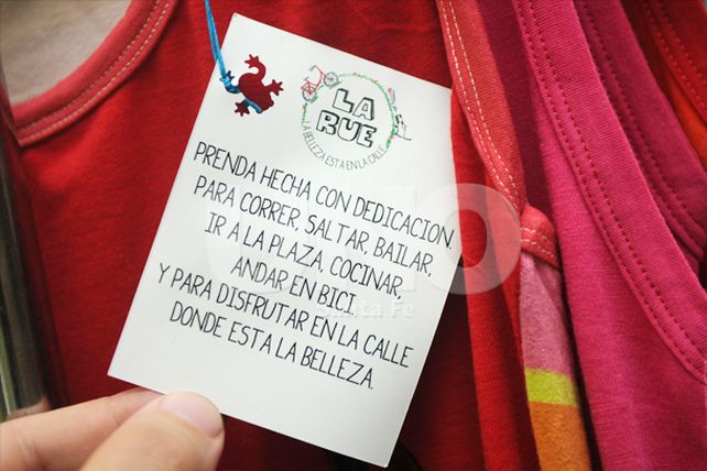 Dos jóvenes santafesinos se dedican a hacer ropa exclusiva que cuenta historias