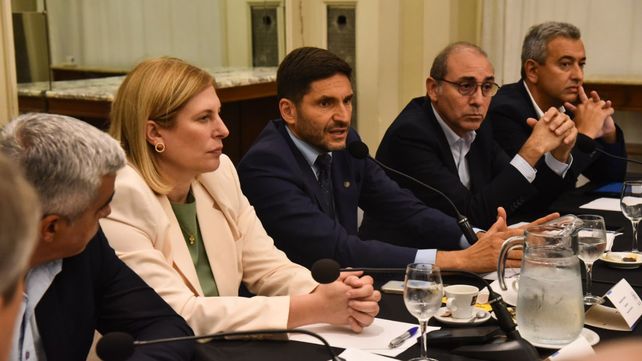 El gobernador Maximiliano Pullaro