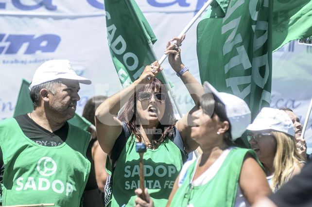 Los docentes anunciarían mañana un paro y marcha el 6 de marzo en demanda de paritarias nacionales