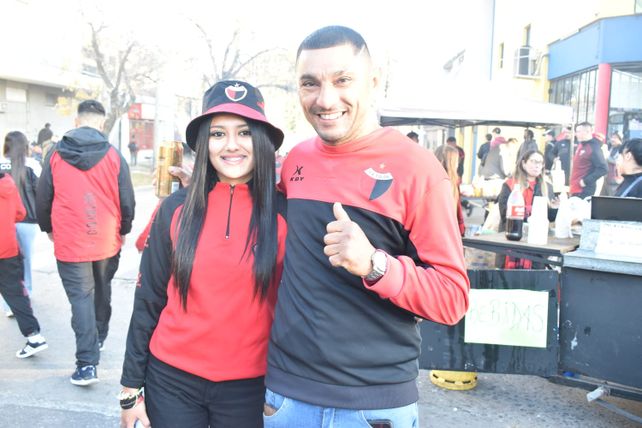Todo el color de los hinchas de Colón, que coparon el Brigadier López