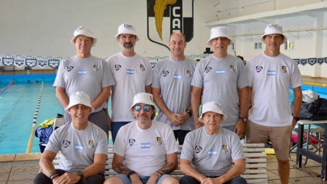 Los nadadores listos para emprender su partida rumbo a tierras Aztecas.