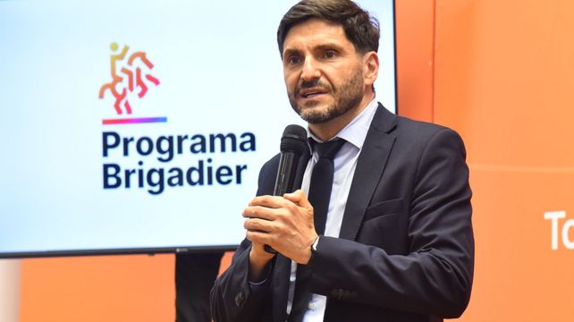Roldán firmó un convenio dentro del Programa Brigadier, por más de 150 millones para obras de pavimento