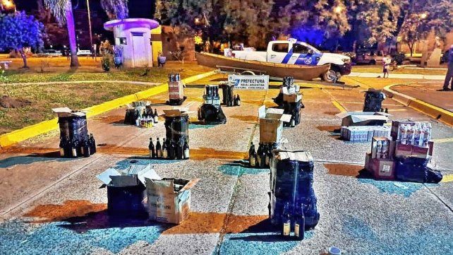 Bebidas y desodorantes fueron interceptados por la fuerza de seguridad en el río Uruguay.