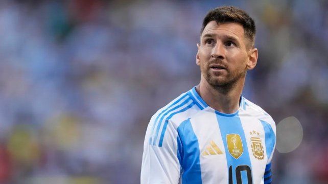 Desde el gobierno instaron a Lionel Messi para que pida disculpas por los cánticos contra Francia.