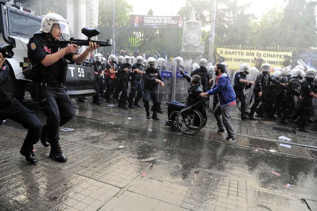 Protestas en Turquía tras explotar una mina y provocar 274 muertes