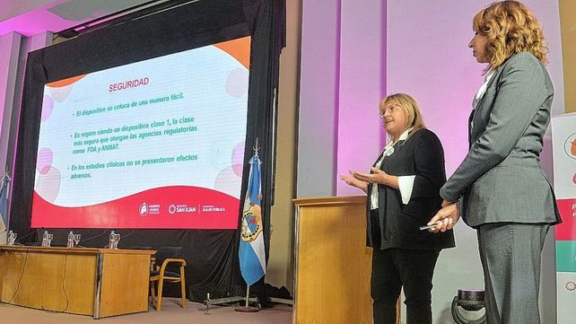 Uso. “El dispositivo se coloca de una manera fácil durante 15 minutos y lo que se detecta es la variación de temperaturas entre ambos senos