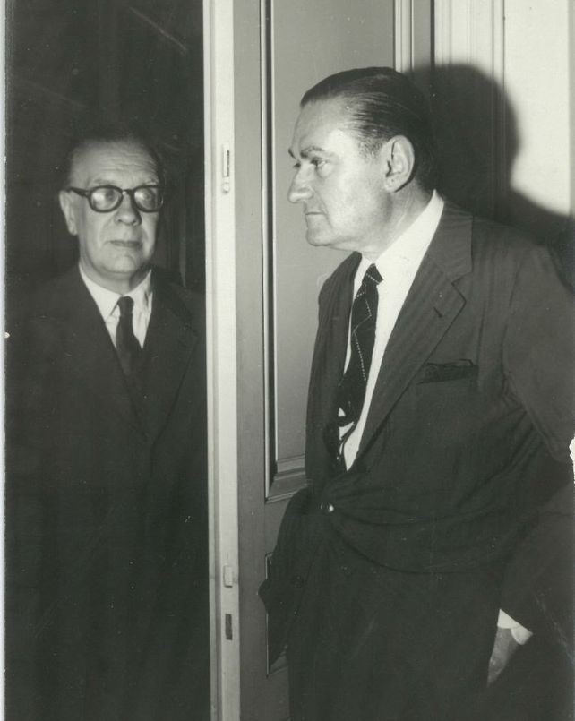 Otra foto (y magnífica) junto a Borges