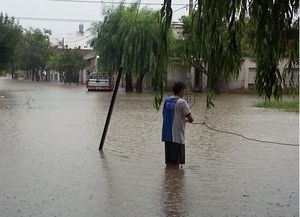 Calles anegadas e inconvenientes con el transporte por las lluvias