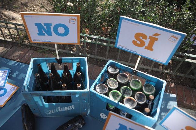 Dar vueltas botellas es fundamental para que el mosquito no se reproduzca.&nbsp;