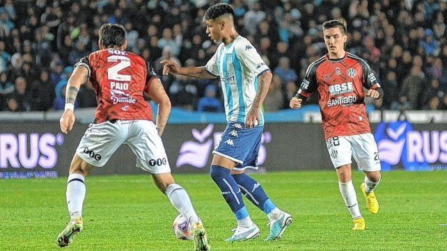 Racing no tuvo problemas ante el equipo santiagueño.