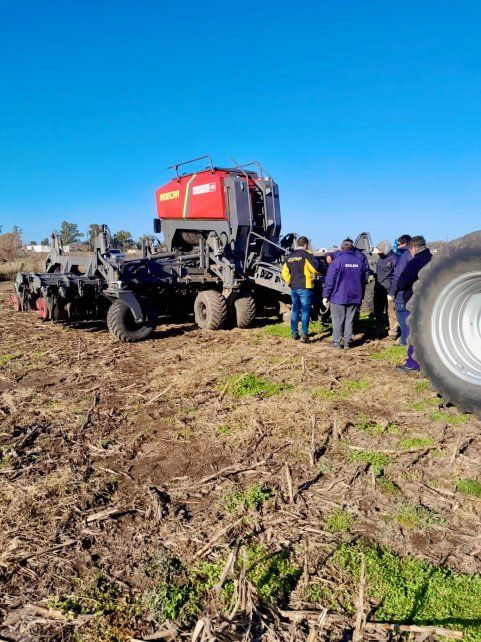 Indecar inicia una serie de demostraciones a campo con sus sembradoras y fertilizadoras