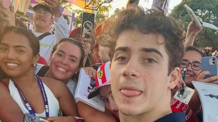Franco Colapinto también se sacó selfies en Melbourne.