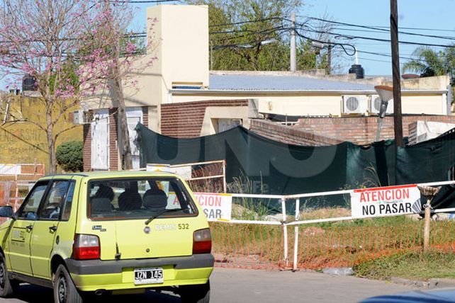 Barrio Mayoraz: se hunde la estación cloacal y otra casa se desmorona
