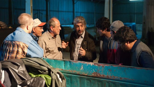 Ricardo Darín encabeza el grupo que pretende potenciasr fuerzas para vengarse de un vecino traidor.