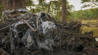 Las inundaciones de Texas suman cien muertos y aún hay 161 desaparecidos