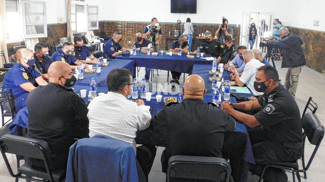 Autoridades policiales de Santa Fe y Entre Ríos definieron el operativo para el sábado 26 en Paraná.