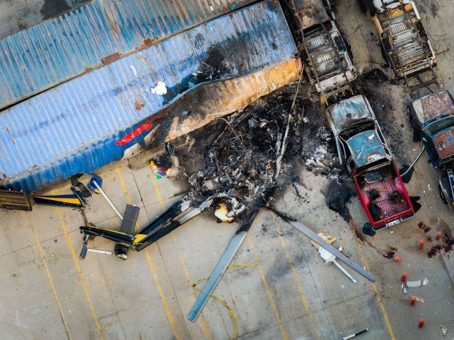 Un helicóptero de una cadena de noticias se estrelló en vivo: tres muertos