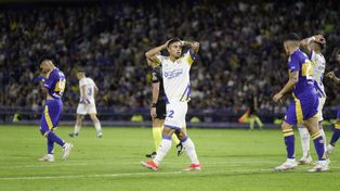 El lamento de Lautaro Giaccone tras el zurdazo en la medialuna que se fue besando el palo derecho del arquero de Boca. Pudo ser el empate de Central.