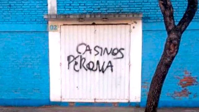 Amenazas. La ex pareja de Perona denunció que cada vez que cerraban un garito aparecían pintadas contra ellos.