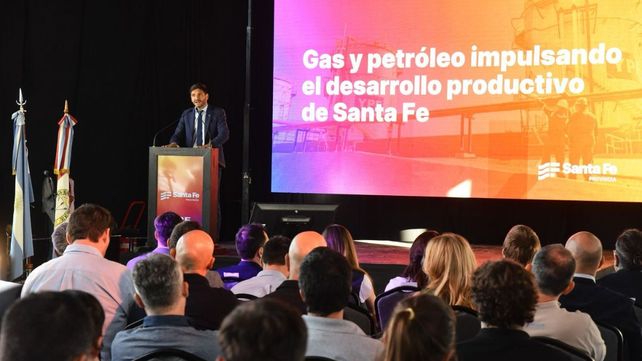 Santa Fe apuesta al mercado de gas y petróleo: reunión con YPF y empresas locales que puedan prestar servicios