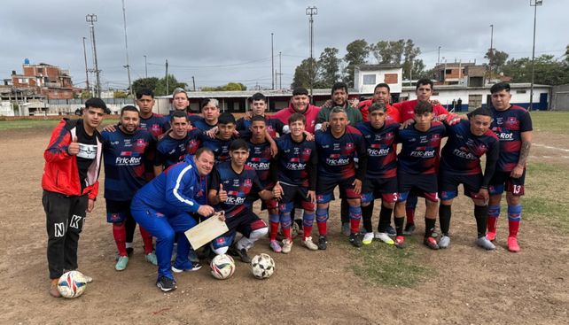 Asociación Rosarina de Fútbol. El equipo de dirigido por Marcelo Ramírez derrotó a Sparta con el tanto de Juan Insaurralde y quedó segundo detrás de 14 de Junio.