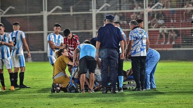 Yair Loza estuvo tendido varios minutos en el campo de juego.