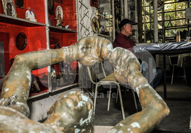 La estatua. Seguirá en el taller del artista hasta que haya fondos para cubrir los gastos que generó / Foto: Mauricio Centurión - Uno Santa Fe