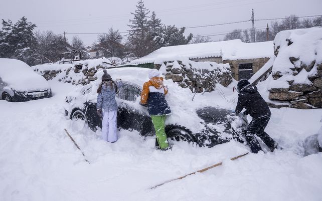 Madrid se paraliza tras la histórica nevada