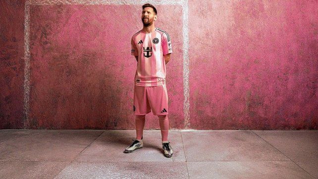 Con Lionel Messi como modelo