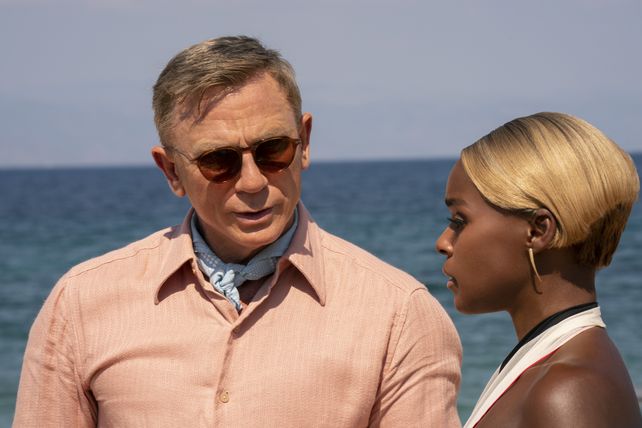 Daniel Craig regresa como el sagaz detective Benoit Blanc. Janelle Monáe tiene un papel destacado en el elenco.