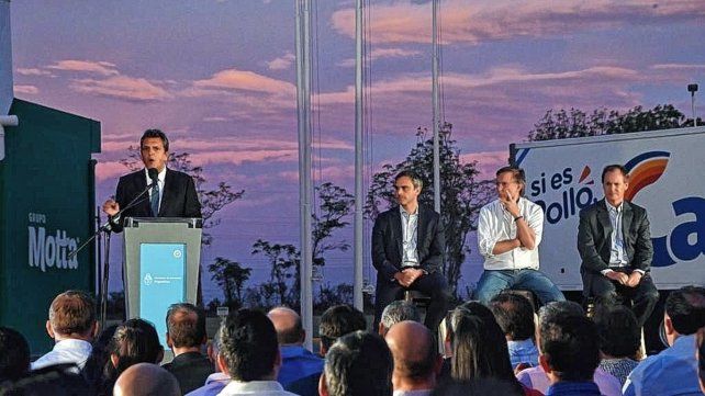 El ministro de Economía Sergio Massa y el gobernador encabezaron el acto que se desarrollo en Racedo