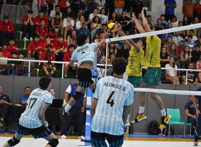 El talentoso Máximo Mendoza fue el único embajador rosarino en el Sudamericano de vóley. El punta de Sonder es una fija en este proceso de la selección argentina U17.