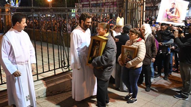 San Cayetano: miles de fieles se movilizan para pedirle al santo cristiano por trabajo y salud