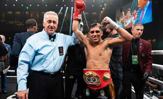 El argentino Martínez defendió su corona ante Ancajas
