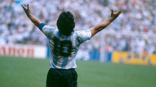 Cumpleaños de Maradona: el amor de sus clubes y los saludos al cielo que serán eternos