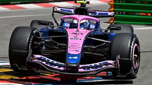 El Alpine de Franco Colapinto encara una de las curvas del difícil Monaco.