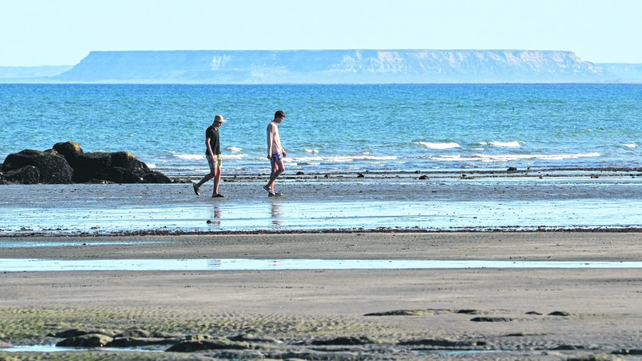 Las enormes playas de Las Grutas, a disposición de los amantes del silencio y los sonidos naturales. 