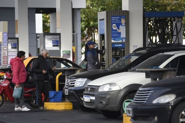 El impuesto a los combustibles líquidos (ICL) recauda en Rosario unos 13.500 millones de pesos al mes que no vuelven a la ciudad.