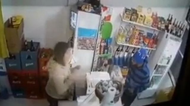 Entró a robar con una nota amenazante en la mano