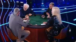 La dupla De Paul-Paredes venció 15-11 a Susana Giménez-Coppola en una partida de truco.