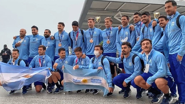 Los Pumas Seven, medalla de Bronce en Tokio arribaron a Argentina